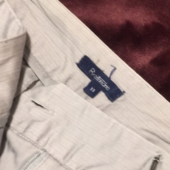 Reitmans. Size 11 CAD. Silver. Long shorts. - Picture 6 of 9